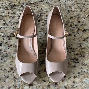 CALVIN KLEIN Nude patent leather peep toe